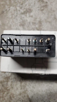 Relé original Mercedes-Benz 2028204626 Foto 1 de 2