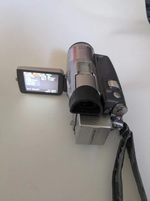 Panasonic Palmcorder 3 CCD PV-GS120 Mini DV Camcorder - Image 1 of 4