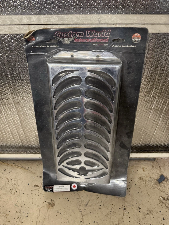 Cubierta de radiador Custom World 03-284 para Suzuki VL800 Intruder y M50 Boulevard Foto 1 de 3