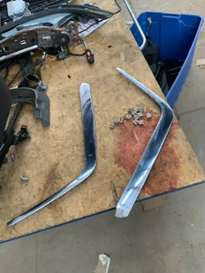 1992 Mercedes 400E FRONT BUMPER CHROME TRIM + CLIPS - Picture 1 of 3