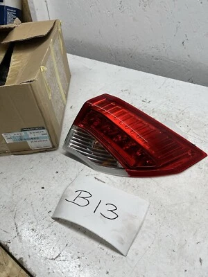 Luz trasera derecha del lado del conductor original Renault Laguna 2007-2010 265500001R Foto 1 de 3