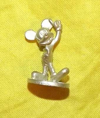 Disney Scene It ? DVD Game Metal Token Piece 2004 Mickie Mouse Figurine - Image 1 of 2