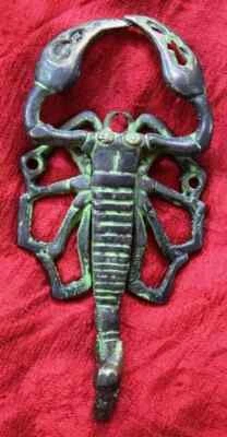 Emperador Escorpión Figura Gancho Pared Deco Vintage Latón Llavero Paño Colgador Foto 1 de 4