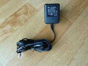 Netzteil / AC/DC ADAPTOR SIL MODEL No.: VD0602D0601 6V/150mA + 6V/250mA - Bild 1 von 4