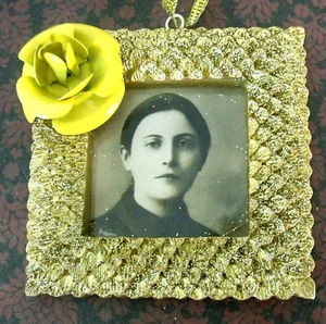 New Catholic Saint St. Gemma Galgani Religious Christmas Photo Frame Ornament - Picture 1 of 4