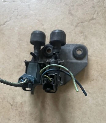 Electroválvula de purga de vacío 92-98 OEM Suzuki Sidekick Geo Tracker EGR FPR VSV Foto 1 de 3