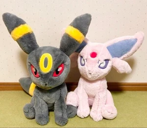 Pokemon Centro Soffice Abbraccio Peluche Comodo Amici Umbreon & Espeon 2 SET - Foto 1 di 2