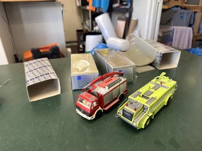 Lote CONRAD 5507 3090 E-ONE EMERGENCIA ONE NEON TITAN III CAMIÓN DE BOMBEROS 1:50 reparación Foto 1 de 4