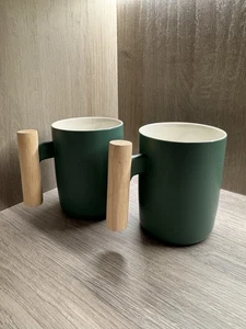 Wild & Wood grün Keramik Becher Paar mit Buchengriffen modernes skandinavisches Design - Bild 1 von 8