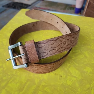 Cinturón de cuero brasileño para mujer - grande 38", se adapta a flores de 30" a 34"  Foto 1 de 4