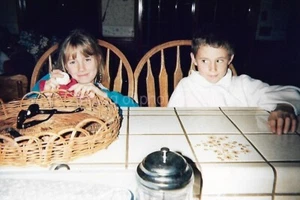 A MOMENT IN TIME AND SPACE Children FOUND PHOTO Color ORIGINAL Snapshot 54 49 B - Picture 1 of 1