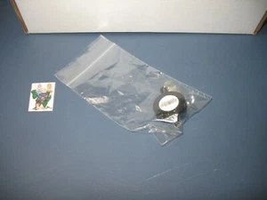 = Miniaturas de eje de insignia de cinturón retráctil y aliados = - Imagen 1 de 1