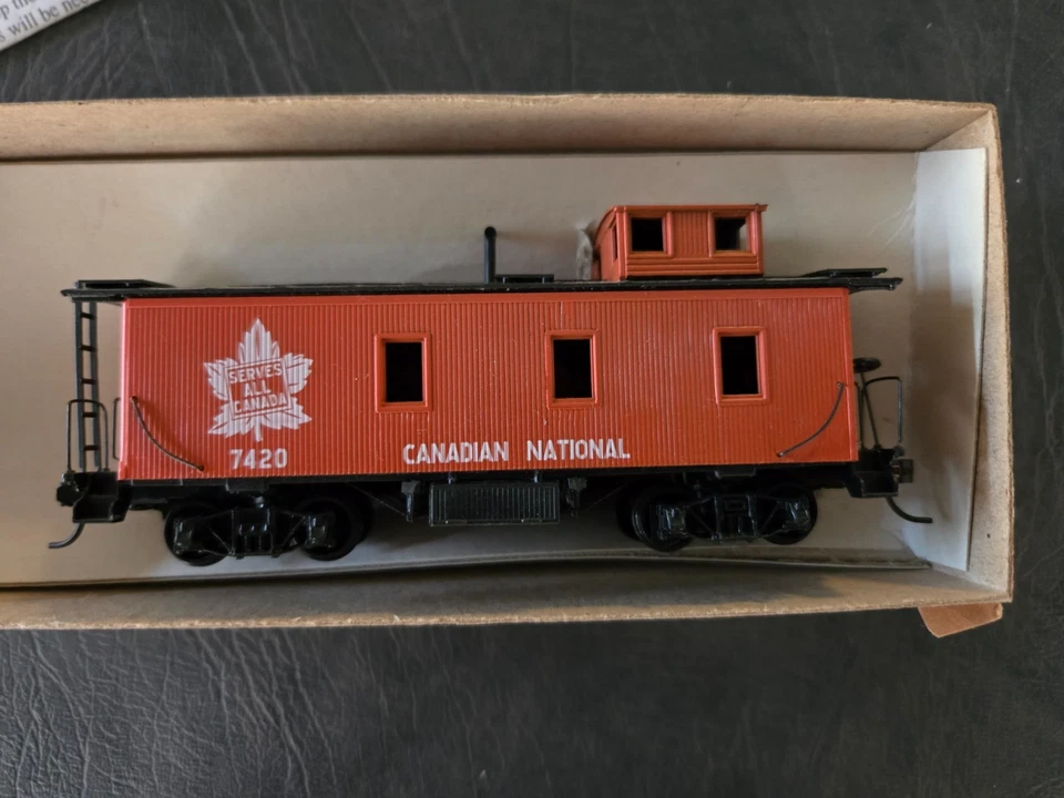 Roundhouse HO CN "Old Timer" Caboose #7420 - Image 1 of 1