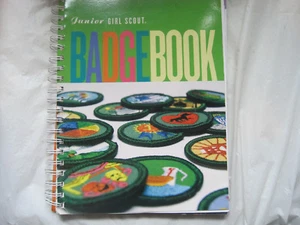 Junior Girl Scout Badges Book~Spiral Soft Cover~LBDAZ - Imagen 1 de 4
