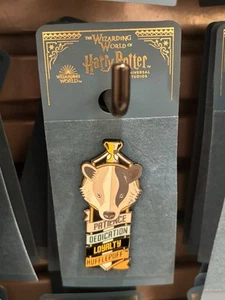 Universal Studios Harry Potter Hufflepuff House Pin - Picture 1 of 1