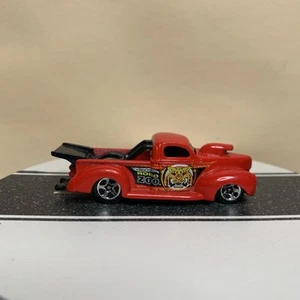 2003 Hot Wheels Robo Zoo Design Exclusive 1940 Ford Truck Red Saber Tooth 5sp NM - Picture 1 of 12