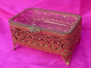 NICE VINTAGE BRASS FOOTED FILIGREE JEWELRY TRINKET BOX POCKET WATCH DISPLAY - Picture 1 of 11