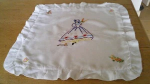 VINTAGE HAND EMBROIDERED LINEN CUSHION COVER - CRINOLINE LADY - Picture 1 of 9
