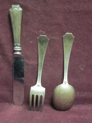 Sterling Durgin FAIRFAX BABY KNIFE, FORK & SPOON 4 1/4" 50g monogram  Verna    - Imagem 1 de 4