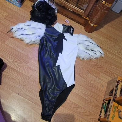 Body Disfraz Inspirado en Cruella Para Mujer S/M Negro Blanco Peluca de Piel Sintética Juegos con disfraces Foto 1 de 4