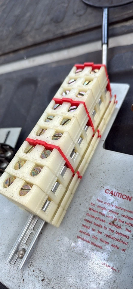 SQUARE-D Terminal Blocks 35mm Din Rail 0-12 AWG 600V 9080GD6 [B6B4]  - Image 1 of 1