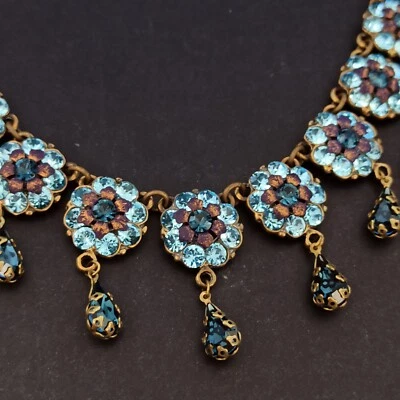 Collar Araña Michal Negrin Cristales Azul Claro y Oscuro Cóctel Real Foto 1 de 4