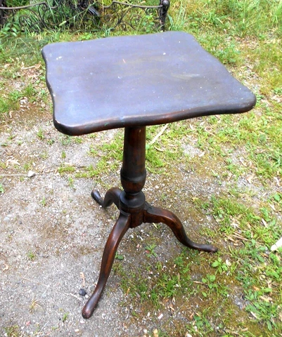 ANTIQUE QUEEN ANNE SNAKE FOOT CANDLESTAND WITH RARE SERPENTINE SHAPED TOP Cover