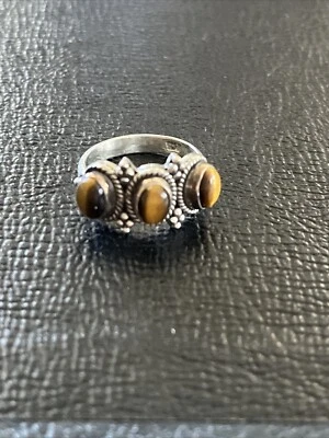 Anillo ojo de tigre de tres piedras de plata de ley Foto 1 de 3