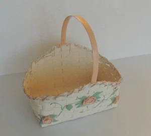 WHITE WICKER DECORATED BASKET W/ RAISED PINK FLOWERS & LEAVESMETAL HANDEL 14" W - Picture 1 of 6