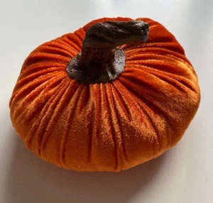 Handgefertigte kleine Samtkürbisse - Bild 1 von 6