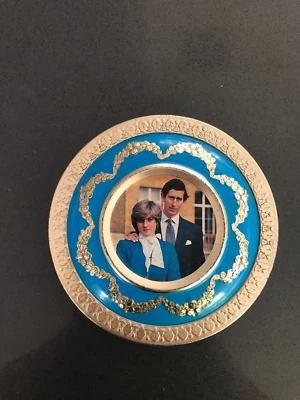 Princess Diana Vintage Biscuit tin Meltis Bedford England Prince Charles - Image 1 of 3