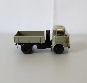 Tractor Brekina 71250 IFA W50 con plataforma de lastre, gris - Imagen 1 de 2