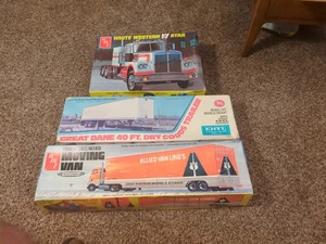 AMT T546 WHITE WESTERN STAR, T564 MOVING VAN & ERTL 8032 TRAILER MODELLE - Bild 1 von 4