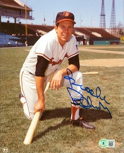 Orioles Brooks Robinson Signed 8x10 Vertical Kneeling Photo w/ Blue Sig BAS 1 - Picture 1 of 1