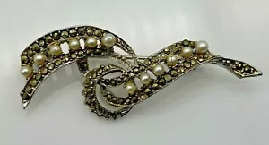 Vintage seed pearl marcasite silver metal ribbon swirl brooch Art Deco - Picture 1 of 8