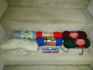 6 rolls of vintage new'old stock' yarn & 15 knitting needles - Picture 1 of 5
