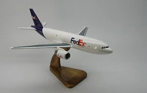 A-310 Airbus Fed Ex FedEx A310 Avión de Escritorio Madera Secada al Horno Modelo Pequeño Nuevo - Imagen 1 de 1