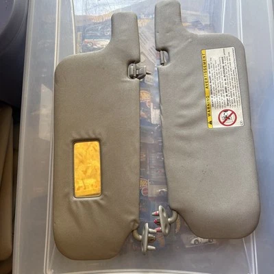 Par de parasol lado conductor y pasajero Toyota RAV4 1996-2000 vinilo gris bonito Foto 1 de 4