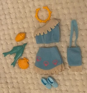 De colección Barbie Pocahontas Conjunto Mocasines Conchas de Pez Collar Cartera - Imagen 1 de 7