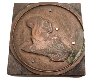 老式古董铜木松鼠树干印刷压块板 — 第 1/4 张图片