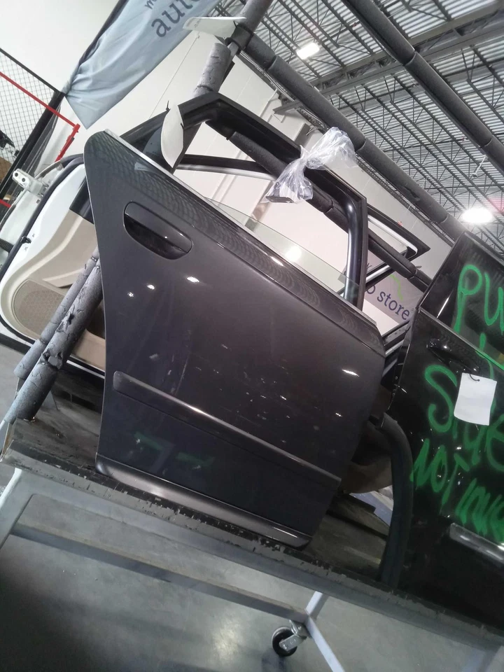 Audi A4 2008 puerta trasera derecha gris fabricante de equipos originales usado 81010 - 4 puertas sed raya Foto 1 de 4