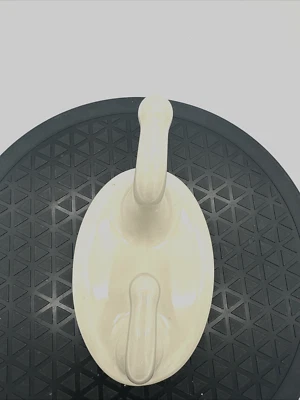 Gancho de bata doble clásico vintage Lenape porcelana genuina beige Foto 1 de 4