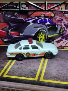 Matchbox 2009  Exclusive 1997 Ford Crown Victoria Fire Chief LOOSE - Picture 1 of 5