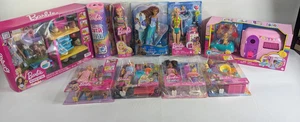 *Siehe Details* Konvolut gemischte Barbie Puppen, Zubehör & Kleidung - Bild 1 von 8