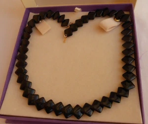 COLLANA GIROCOLLO firmata TRIFARI quadrati in lucite nera cm 50 - Foto 1 di 6