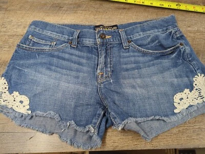 Lucky brand Women’s￼ Distressed ￼embroidered Legend Riley shorts size 6/28 Star - Image 1 of 4