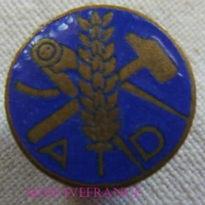 BG13822 - INSIGNE BADGE ASSOCIATION DES DEPORTES DU TRAVAIL OBLIGATOIRE - Picture 1 of 2