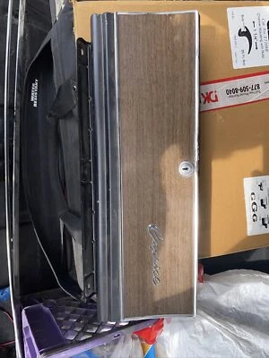 1966 雪佛兰 Caprice 手套盒门 2dr 4dr 原始设备制造商 — 第 1/4 张图片