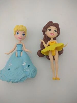 Lote de 2 Muñecas Disney Princesa Pequeño Reino Snap-In Cenicienta y Bella Foto 1 de 4