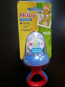 NUBY THE NIBBLER FEEDER WITH TRAVEL CASE 10+ MONTHS BPA FREE NWT FIRST SOLIDS - Picture 1 of 12